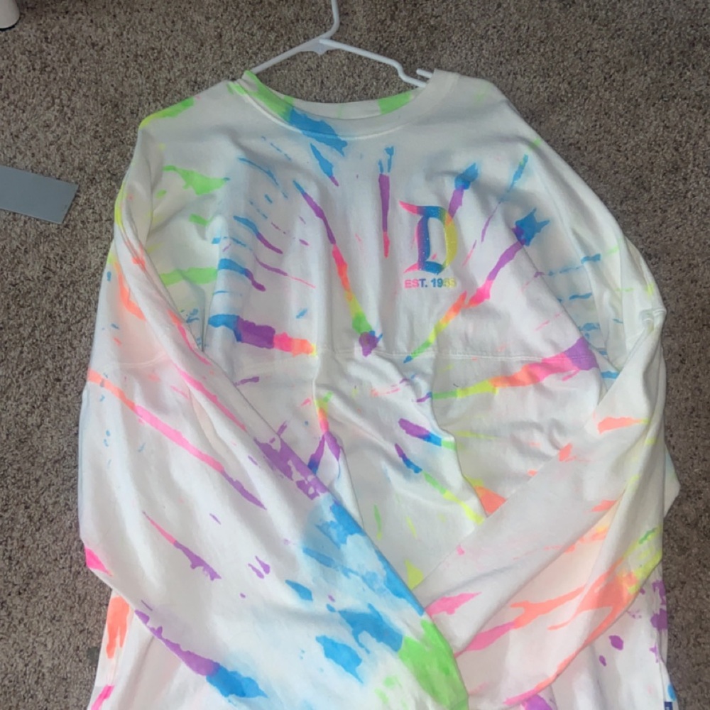 New with tags Disneyland rainbow tie dye sprit jersey